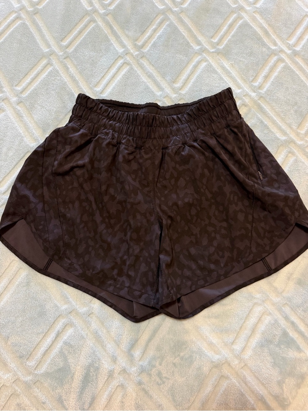 lululemon athletica Formation Camo Shorts - Coal Multi-track that mid rise